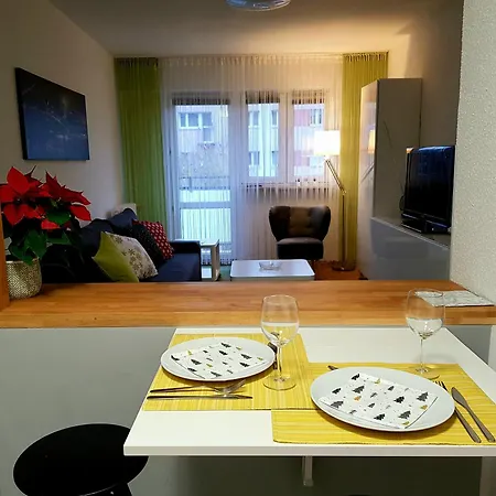 Wygodny Dwupokojowy Apartament Pomiedzy Lotniskiem A Centrum Warsaw Exterior photo